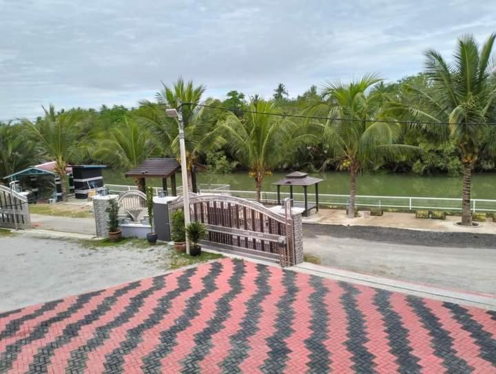 Airport Kbr Riverside Roomstay Freebies Shuttle Kota Bharu Eksteriør billede